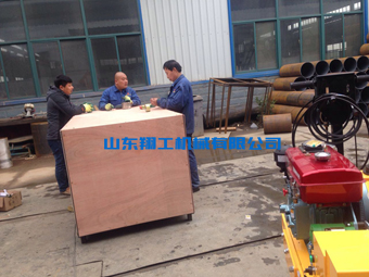 山東翔工機(jī)械小型壓路機(jī)發(fā)貨現(xiàn)場忙！