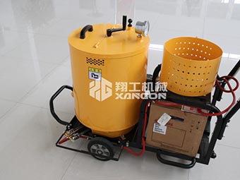 瀝青灌縫機(jī)廠家迎合路面養(yǎng)護(hù)需求，適應(yīng)市場(chǎng)變化