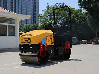 小型壓路機(jī)都有哪些特點(diǎn)呢？
