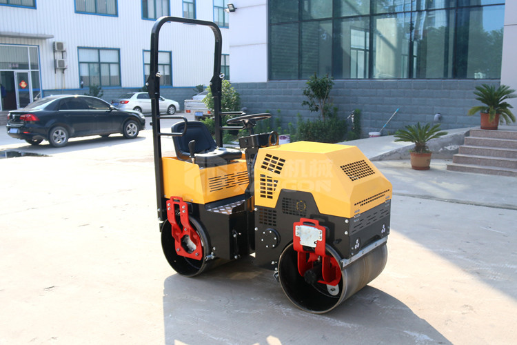 不容錯(cuò)過的技術(shù)干貨——小型壓路機(jī)平安?？考记? title=