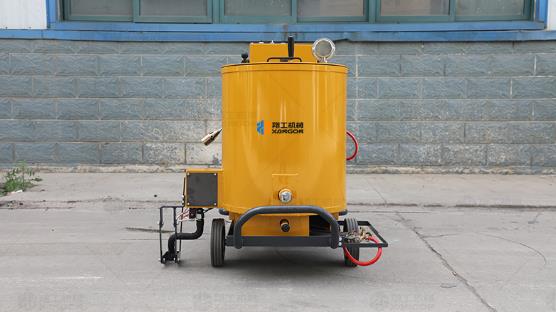 瀝青灌縫機(jī)整機(jī)配備發(fā)電機(jī)組，可以提供充足動力